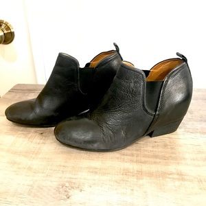 Naya Booties black embossed leather hidden wedge sz 8.5, 39.5 European pre-owned
